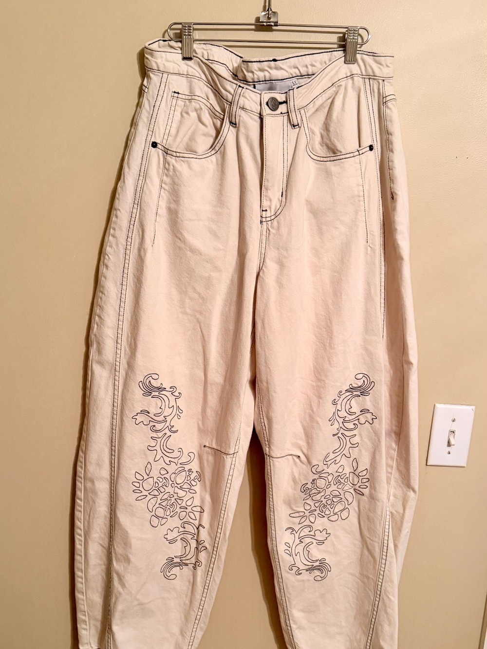 Daisy Street mid rise barrel leg
embroidered jeans in cream  Size 30